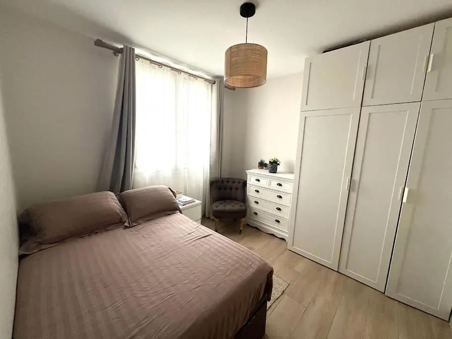 Apartment Paris - Appartement Confortable Proche Canal Ourcq France