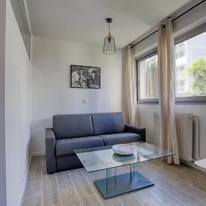Charming In The Heart Of The 19th Paris